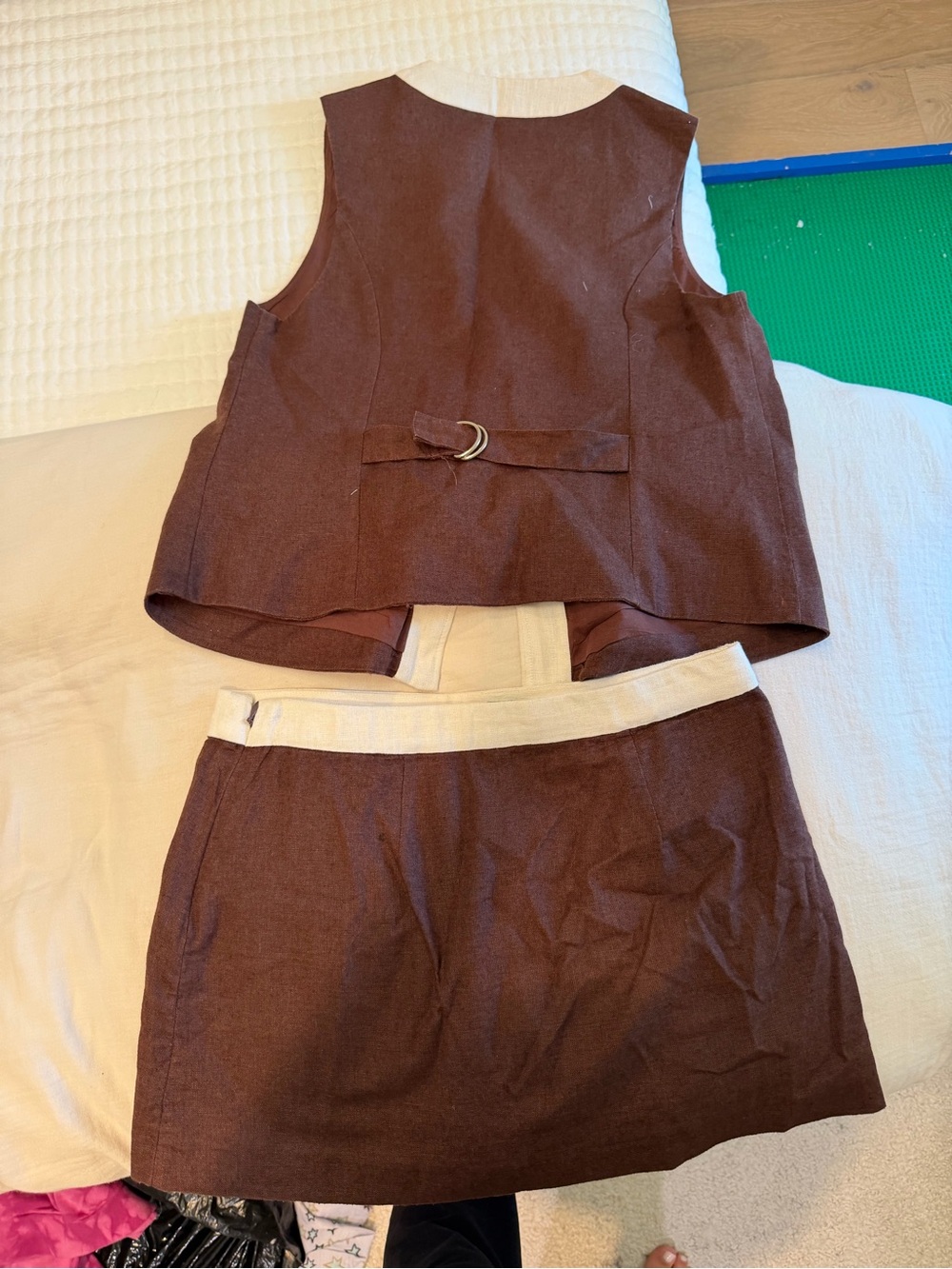 Abercrombie & Fitch linen Brown Two-Piece Vest and Skort Set with Cream Trim - Picture 2 of 2